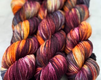 Hilo de estambre teñido a mano: 100 % lana merino superwash, 'Plentiful Bounty'