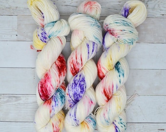 Handgefärbte gesprenkelte Sockenwolle: Superwash Merino Wool Blend S Winifred