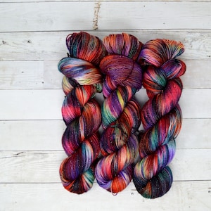 Glittergaren | handgeverfd garen | vingergewichtgaren | Garen | Superwash | vingergaren | Sokkengaren | veelkleurig | Van Winifred