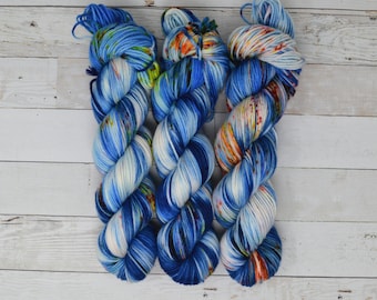 hand dyed yarn | dk weight yarn | dk yarn | 100% Superwash merino | merino wool | Sweater Yarn | speckles | multicolored | Blue | Koi Pond