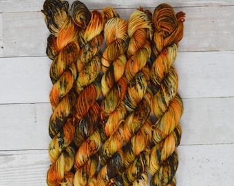 Hello Pumpkin handgeverfd gespikkeld garen | Superwash-merino, ministreng vingergewicht
