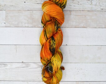 hand dyed yarn | dk weight yarn | dk yarn | 100% Superwash merino | merino wool | Sweater Yarn | speckled yarn | Hello Pumpkin