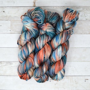 hand dyed yarn | dk weight yarn | dk yarn | 100% Superwash merino | merino wool | Sweater Yarn | green | multi colored | Vintage
