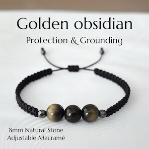 Peut inclure: Panneau en bois fait à la main avec le texte "Welcome to our home" dans un style manuscrit. Le panneau est peint en blanc avec un cadre teinté foncé. Dimensions : environ 30 cm de large et 20 cm de haut.