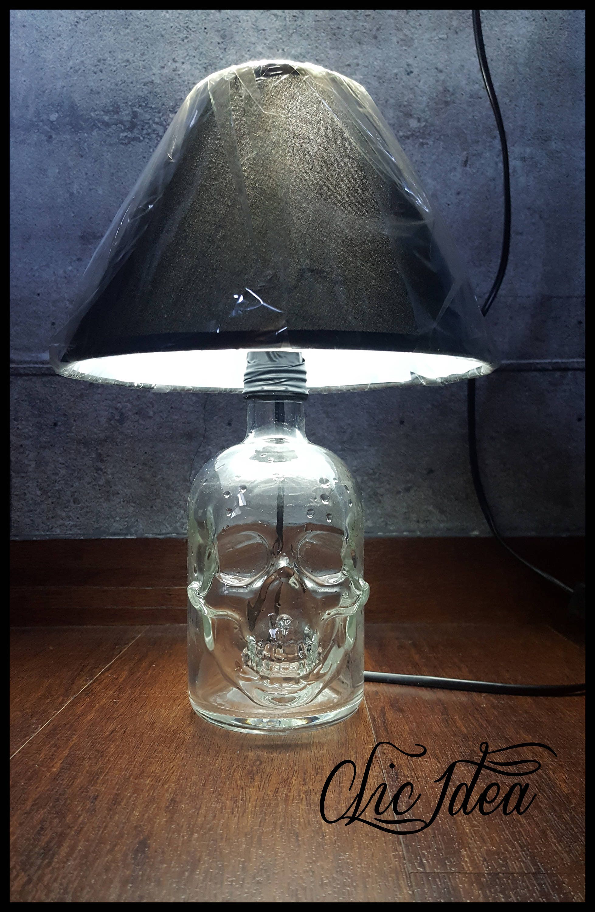 Totenkopf Flasche Lampe. Halloween-Lampe. Düsteren Licht. Original  Schreibtischlampe. Schädel-Lampe. Retro-Beleuchtung. Schwarze Lampe. für  ihn. - .de