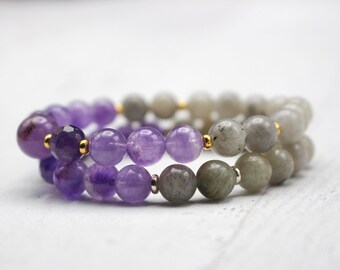 Ametist- och labradoritarmband | Handgjort ombrearmband | Stapelarmband | Stretchsmycken | Andligt lugnande smycken | Lila gåva
