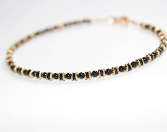 Cavigliera in tormalina nera/ Cavigliera in tormalina/ Cavigliera Schorl/ Cavigliere con pietre preziose/ Cavigliera protettiva/ Gioielli in oro e nero/ Gioielli in tormalina