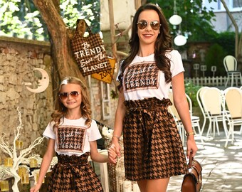 Set of 2 Mother Daughter Matching Mommy and Me Outfits White Shirt Mom And Me Tartan Shirt Matching Outfit Summer Tshirt Trendy Shirt