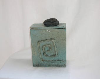 Caja de cerámica rectangular RAKU, celadon verde hecho en cerámica, caja en fachada