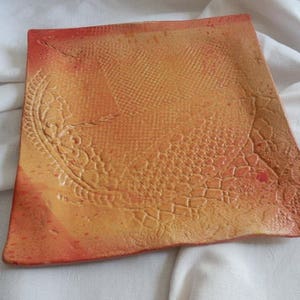 Placa plana presentación tonos amarillo-rojo-naranja cerámica Artesano hecho totalmente a mano