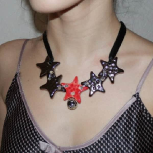 collier en céramique artisanale étoiles