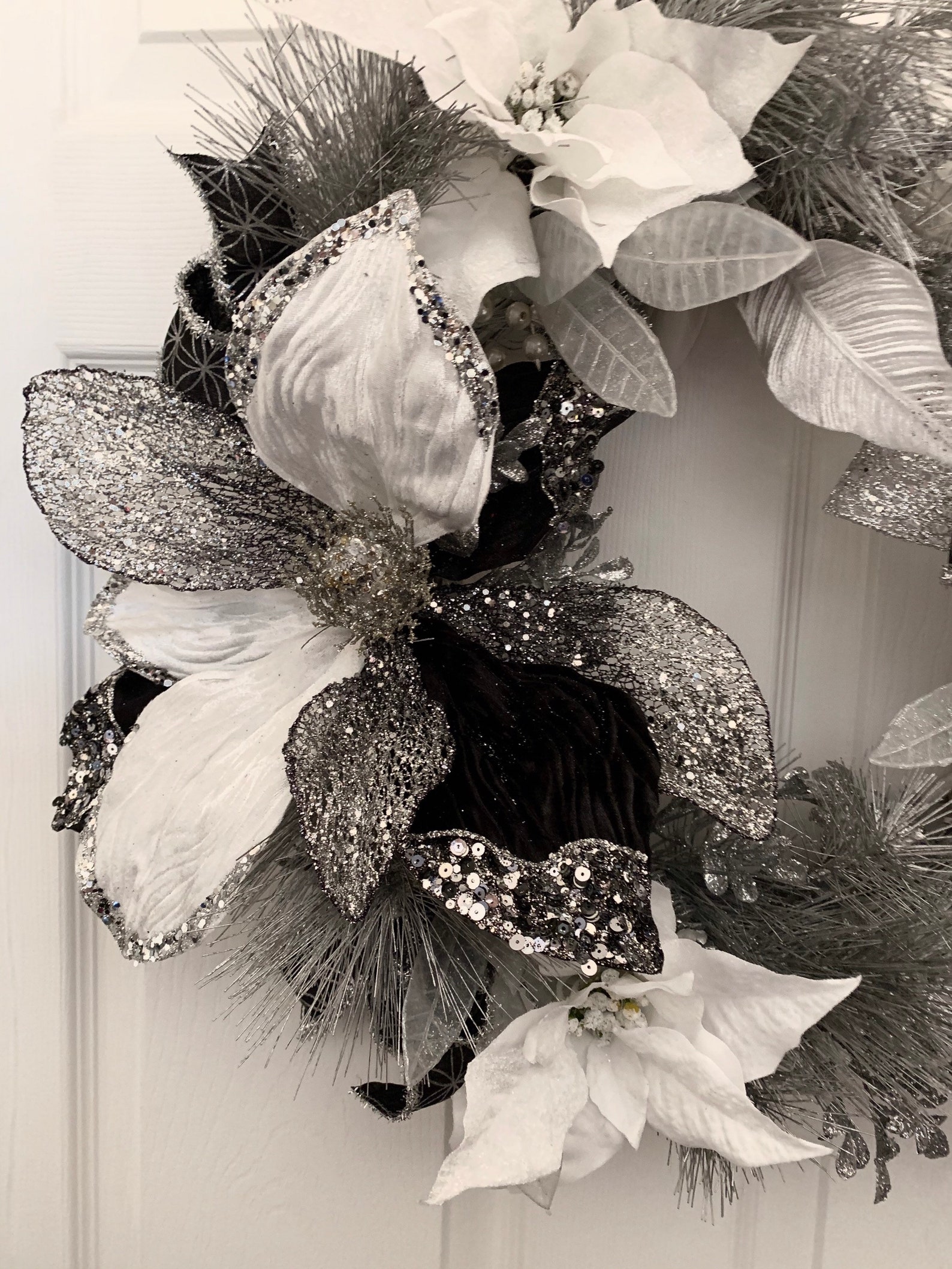 HOLIDAY WREATH BLACK and White Front Door - Etsy