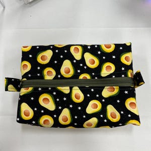 Avocado zipper pouch, Avocado print pouch, Cosmetic bag, Avocado lover, Avocado cosmetic bag, Avocado accessories, Foodie, Tropical fruit