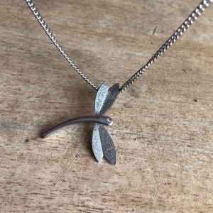 Dragonfly necklace, Dragonfly jewelry, Dainty necklace, Bridesmaids gift, Friendship necklace, Teenage girl gift, insect necklace, animal