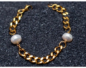 Pearl bracelet, white Pearl bracelet, boho jewelry, gold chain bracelet, cuban chain, baroque pearl, chunky bracelet, layering bracelet