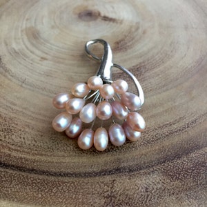 Pearl Brooch, Floral brooch, wedding jewelry, Freshwater pearl jewelry, Bridesmaids gift, cluster pearl, grape brooch