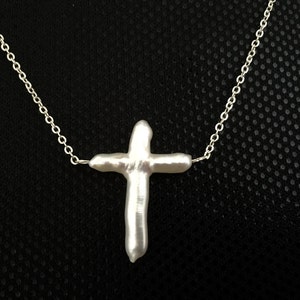 Kreuz Halskette, Weihnachtsgeschenk, Perlenkette, Brautjungfern Geschenk, Brautschmuck, Taufe Geschenk, natürliche Perle Kreuz, Perle Anhänger