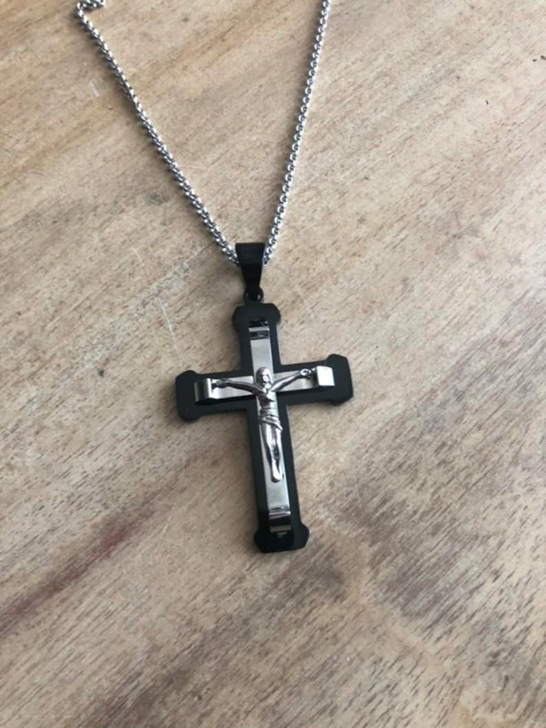 Collier Avec Crucifix Bristol Novelty BA921 - Taille Unique Adulte Unisexe - Accessoire Déguisement Halloween, Fête à Thème