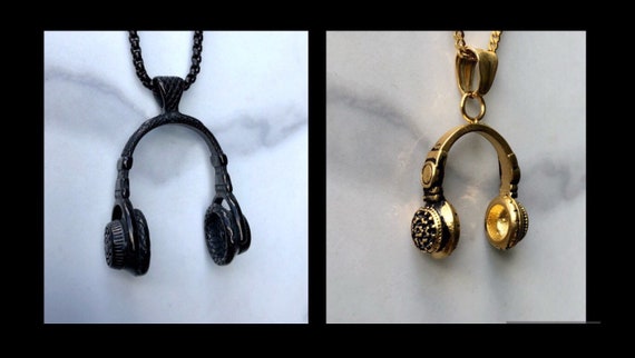 Singer jewelry shop
