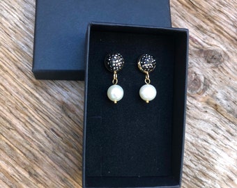 Pearl stud earrings, bridal  earrings, Freshwater pearl studs, white Pearl earrings, Christmas gift, wedding jewelry, crystal earrings