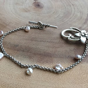 Flower bracelet, Pink Pearl bracelet, boho jewelry, sweet sixteen gift, First communion gift, wedding gift, Bridesmaids gift, flower for her