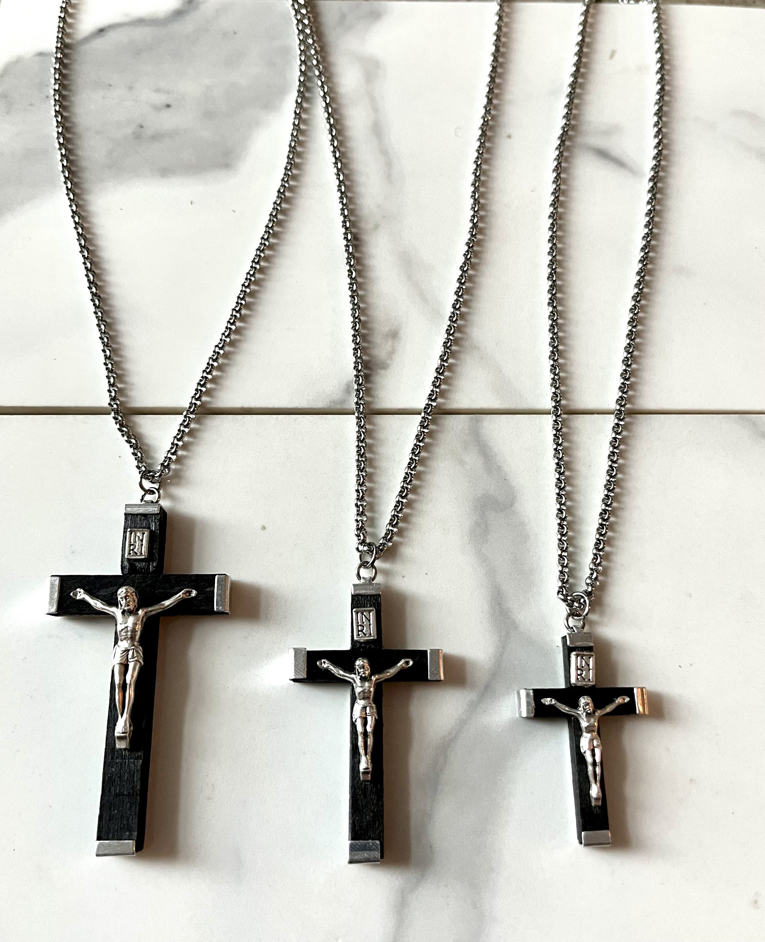 Cupimatch Collana Uomo Croce Acciaio,Ciondolo Crocifisso Celtico Gesù Regalo per Battesimo/Preghiera/Compleanno-Catenina Argento Nero con Catena 55cm