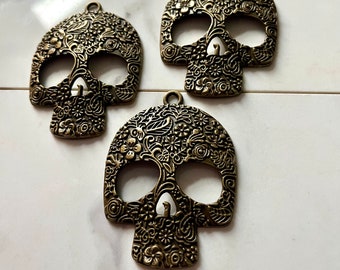 Sugar Skull charm, Human Skull, day of the dead, sugar skull, Gothic jewelry, memento mori, pendant skull, bronze skull, jewelry making