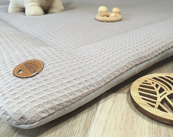 Waffelpique Krabbeldecke Laufstalleinlage Babydecke 3-4cm dick personalisierbar mit Namen TAUPE