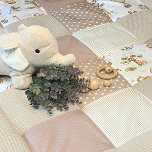 3-4 cm thick crawling blanket - patchwork - blanket - baby blanket - SAFARI ANIMALS Giraffe Lion / beige sand / white - personalizable with name