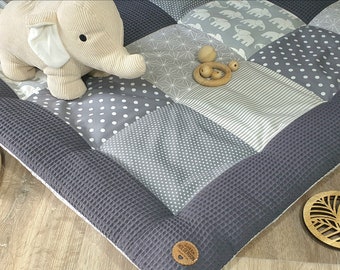 3-4cm dicke Krabbeldecke - Waffelpique Patchwork - DECKE - Babydecke -  Elefant grau/weiß -  mit Namen und Datum