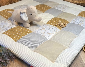 Couverture pour ramper - patchwork de tissu gaufré - couverture - couverture pour bébé - ANIMAUX DE LA FORÊT / beige / moutarde / vieux blanc - 3-4 cm d'épaisseur - avec nom - cerf / lapin