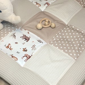 3-4cm dicke Krabbeldecke Patchwork Decke Babydecke WALDTIERE / beige sand / weiß personalisierbar mit Namen Bild 1