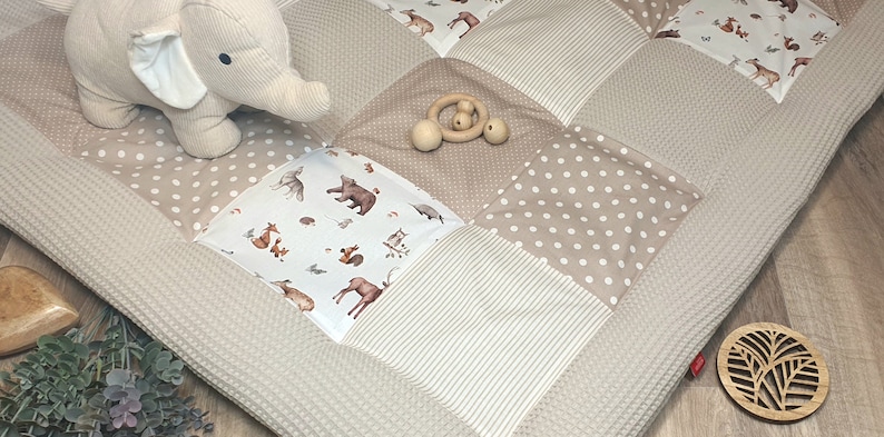 3-4cm dicke Krabbeldecke Patchwork Decke Babydecke WALDTIERE / beige sand / weiß personalisierbar mit Namen Bild 1