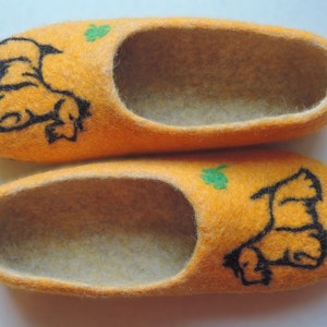 Scottish terrier  felted slippers/ dog scottie