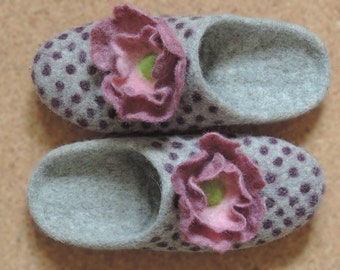 Felted slide slippers Gray, polka dot