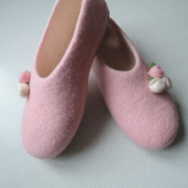 Women's pink felt slippers with roses -Home felted shoes  -  Woolen clogs- natural wool- felted flowers