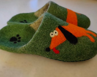 Felted slide slippers with dachshund / Woolen clogs/ cozy slippers /unisex