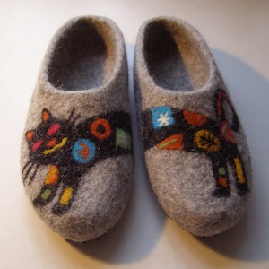 felt slippers with funny cat, warm and cozy