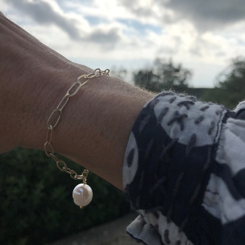 Chunky gold chain pearl bracelet, Large Pearl Bracelet, Layering Pearl Bracelet, image 3