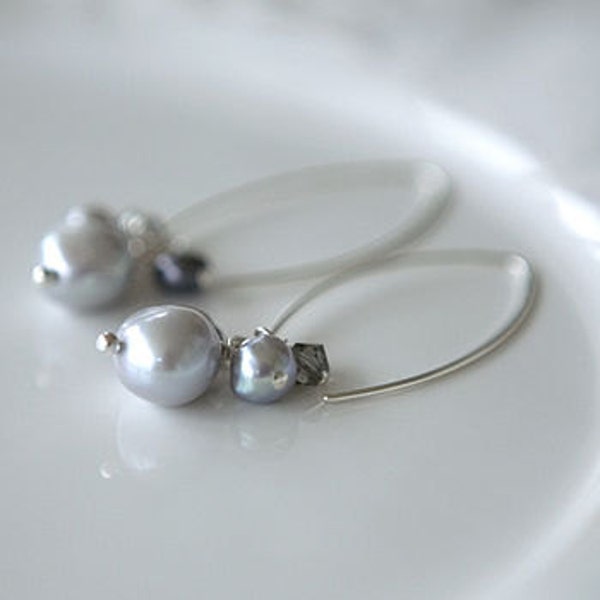 Silver Pearl Cluster Earrings, Grey Pearl Earrings, Pearl Drop Earrings, Large Pearl earrings, Large drop earrings