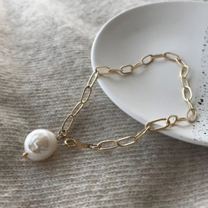 Chunky gold chain pearl bracelet, Large Pearl Bracelet, Layering Pearl Bracelet, image 2