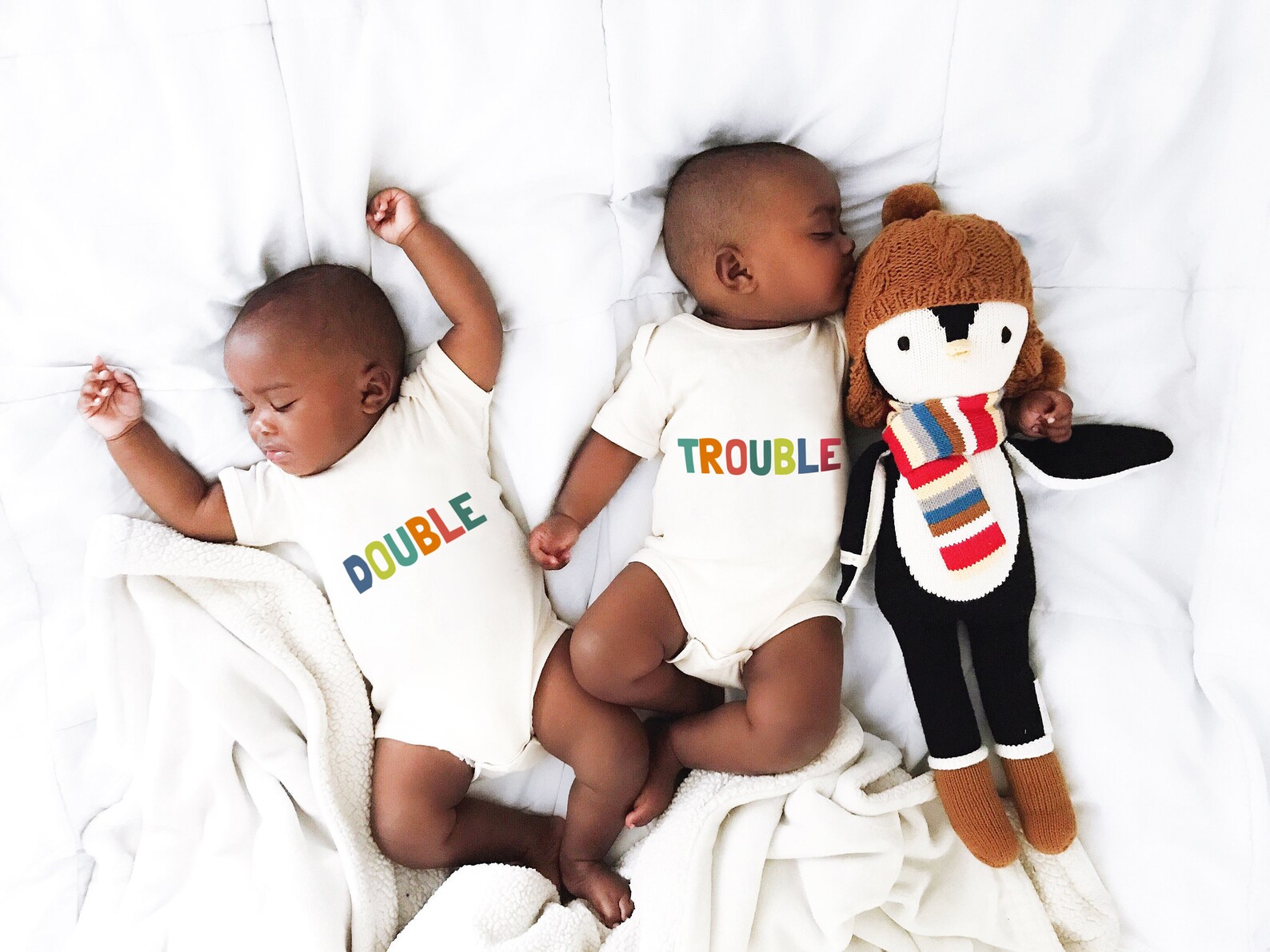 босс в наказание двойня в подарок. босс в наказание двойня в подарок. кенгуру для двойни. эргорюкзак для двойни новорожденных. фотосессия с двойней 6 месяцев.