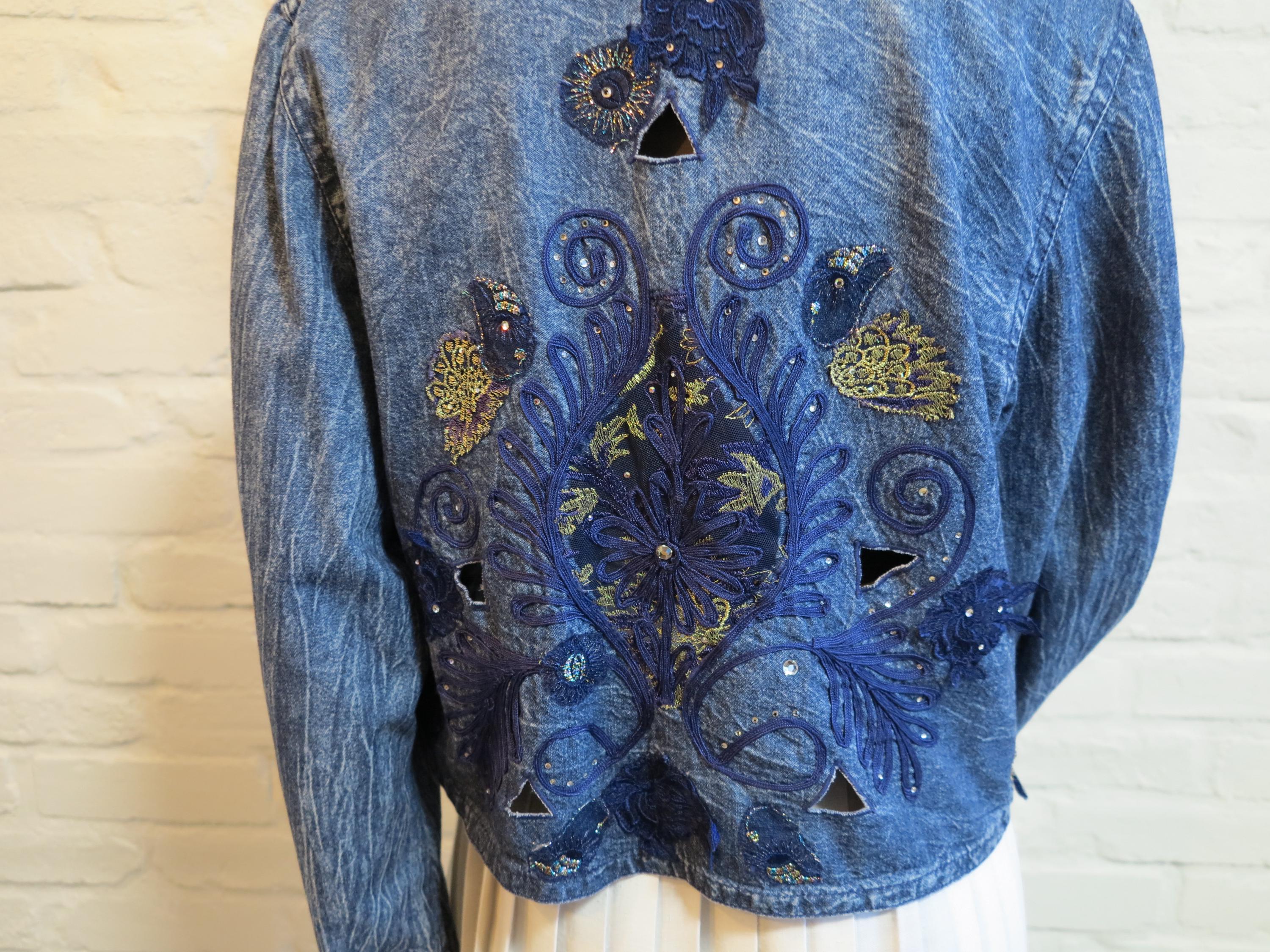 ヴィンテージ80年代アシッドウォッシュデニムジャケット、刺繍入り