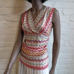 Blusa transparente sin mangas con estampado en zigzag vintage, talla pequeña