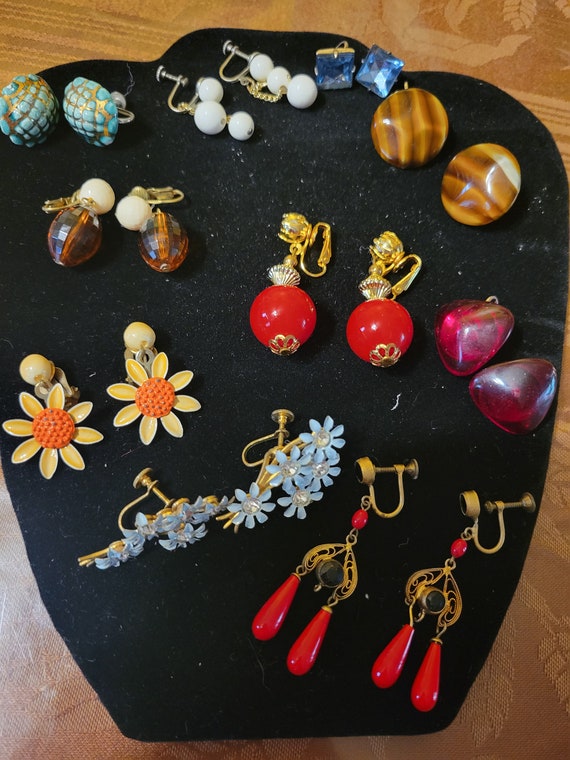 10 pairs of vintage earrings clasps