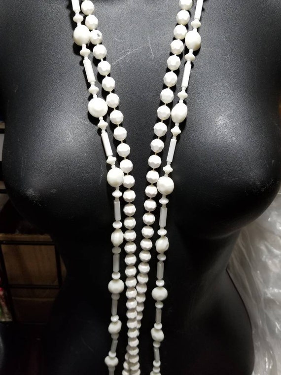 Beautiful 3 long interchangeable white plastic be… - image 4