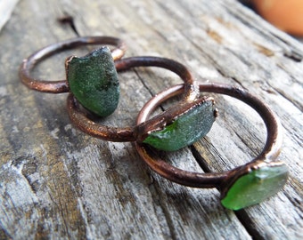 Anillo de cristal de mar verde • Anillo de cobre electroformado estilo boho • Anillo llamativo rústico de cristal de playa • Anillo de cristal de mar hecho a mano