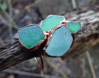 Copper ring with a piece of sea glass, sea glass ring set in copper by electroforming, statement ring made of copper with a piece of sea glass