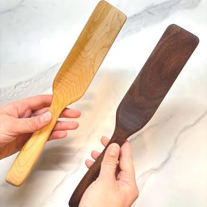 Curved Wooden Spatula || Handcrafted Hardwood Kitchen Utensil || Heavy Duty Cooking Tool imagen 1