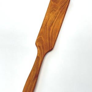 Puede incluir: Un juego de tres tazas de cer&aacute;mica con un acabado mate moteado. Las tazas son de color crema, gris claro y gris oscuro. Cada taza tiene un dise&ntilde;o simple y minimalista.